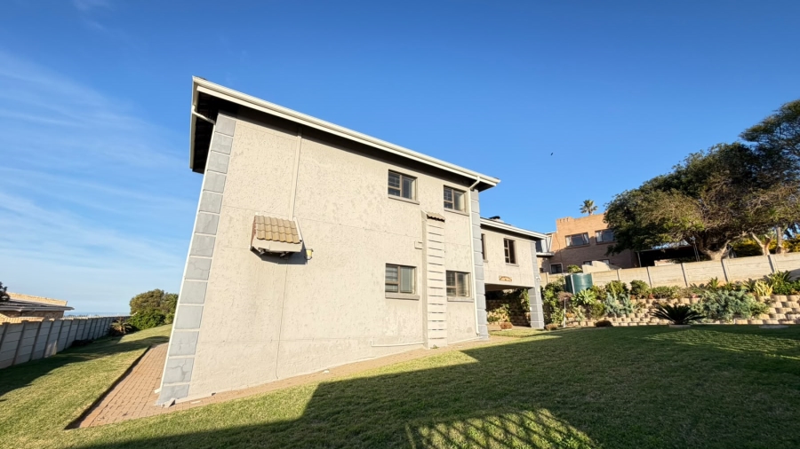 4 Bedroom Property for Sale in Hartenbos Heuwels Western Cape